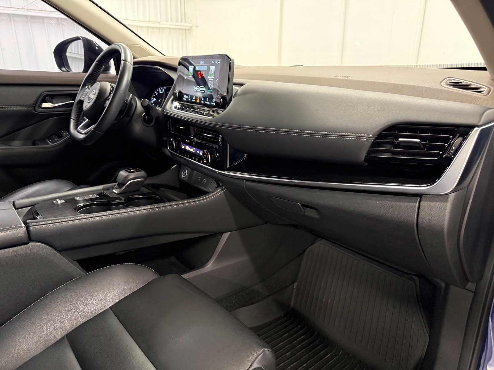 Used 2023 Nissan Rogue SL w/ SL Premium Package FWD image 27