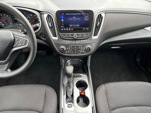 Used 2022 Chevrolet Malibu LT image 17