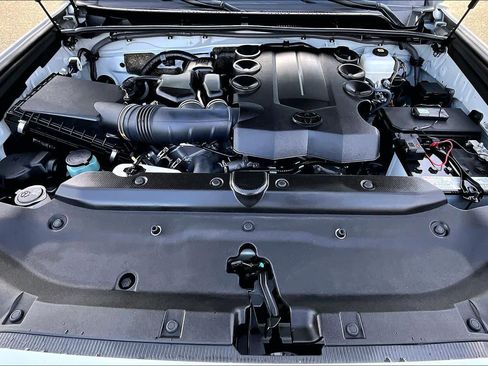 Certified 2024 Toyota 4Runner SR5 Premium image 32