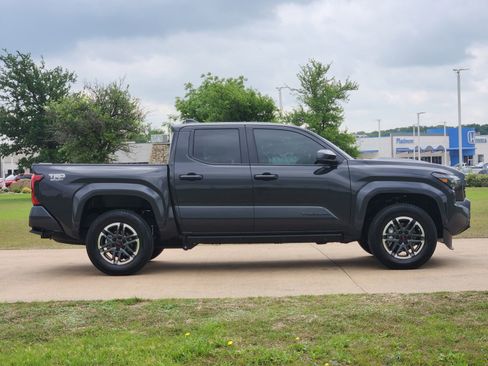 Used 2025 Toyota Tacoma TRD Sport RWD image 7