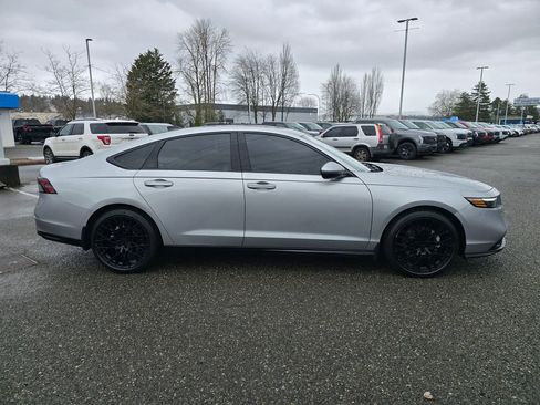 Used 2024 Honda Accord Touring image 4