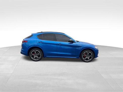 Used 2022 Alfa Romeo Stelvio Veloce AWD/4WD image 6