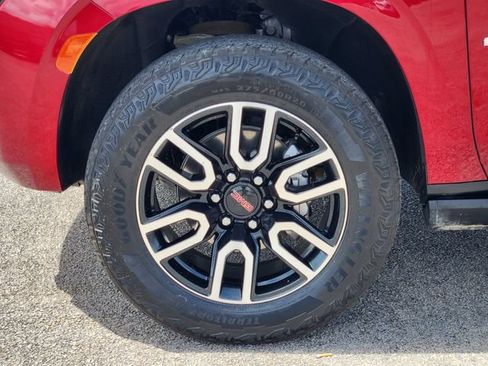 Used 2024 GMC Yukon AT4 w/ AT4 Premium Package AWD/4WD image 7