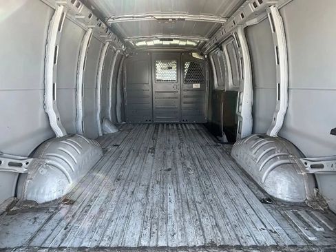 Used 2018 Chevrolet Express 3500 w/ Driver Convenience Package RWD image 45