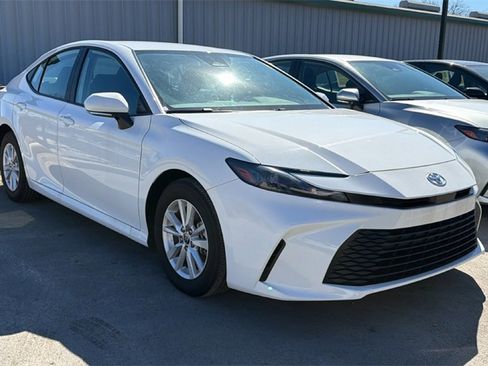 Used 2025 Toyota Camry LE image 2