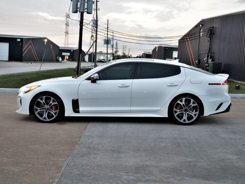 Used 2018 Kia Stinger GT2 image 10