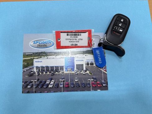 Certified 2025 Honda Pilot Touring image 3