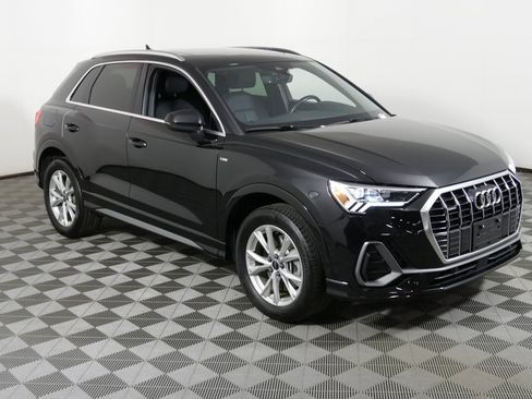 Used 2024 Audi Q3 2.0T Premium image 1