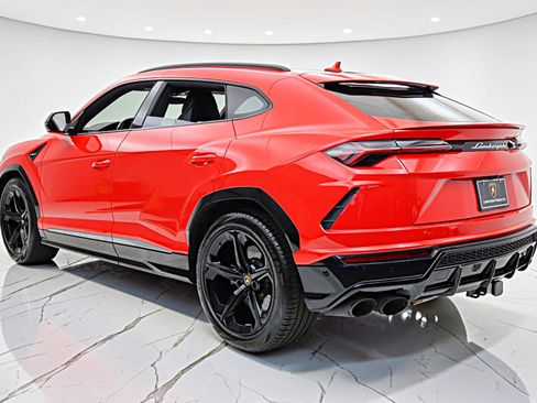 Used 2020 Lamborghini Urus AWD/4WD image 10