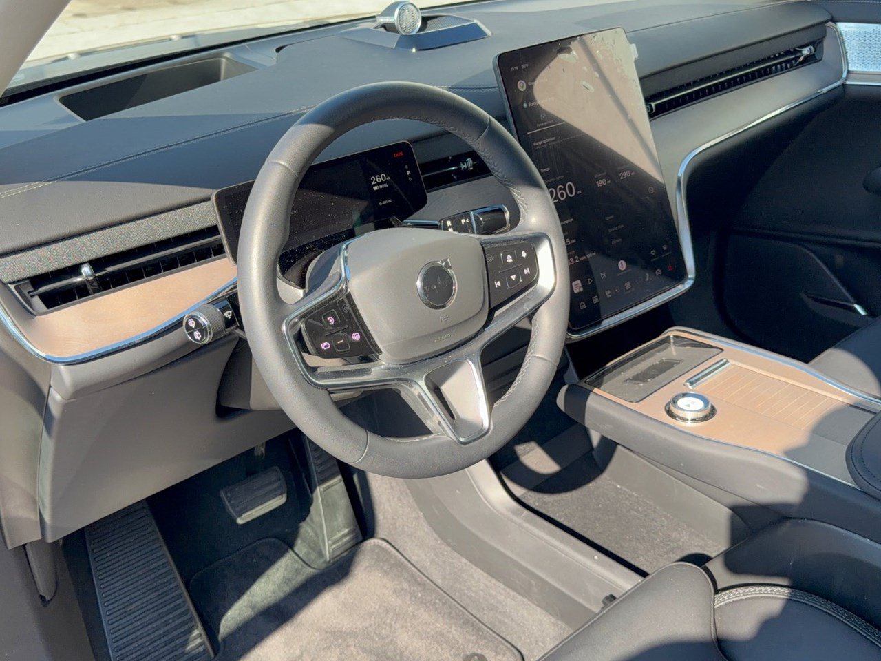 Certified 2025 Volvo EX90 Ultra AWD/4WD image 4