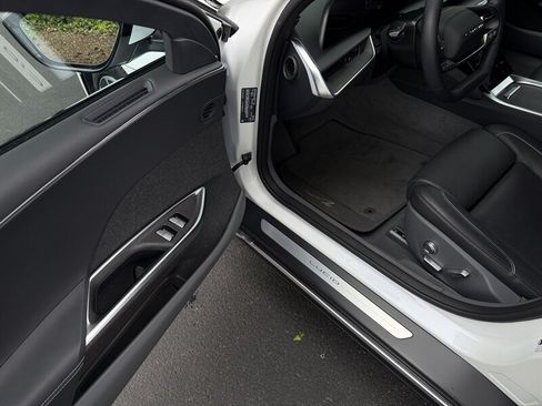 Used 2025 Lucid Air Touring AWD/4WD image 18