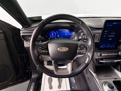 Used 2020 Ford Explorer Platinum image 11
