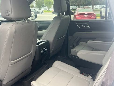 Used 2024 GMC Yukon SLT w/ SLT Premium Package RWD image 12