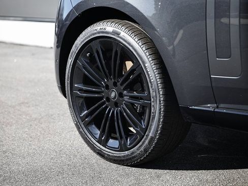 New 2025 Land Rover Range Rover Long Wheelbase SE image 5