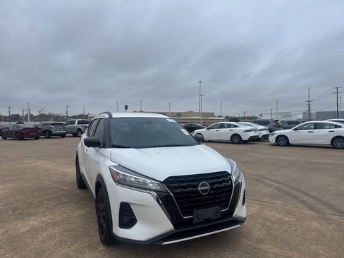 Certified 2023 Nissan Kicks SR w/ SR Premium Package image 2