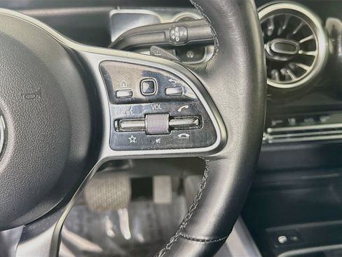 Used 2023 Mercedes-Benz GLB 250 4MATIC w/ Premium Package image 15