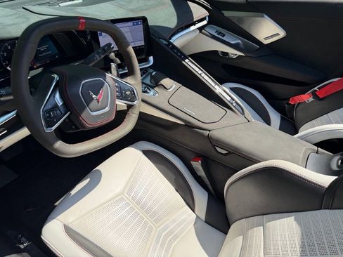 Used 2023 Chevrolet Corvette Stingray Premium Conv RWD image 17