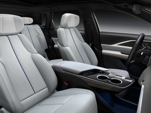 New 2025 Cadillac Lyriq Luxury w/ LPO, Bronce Accent Package image 29