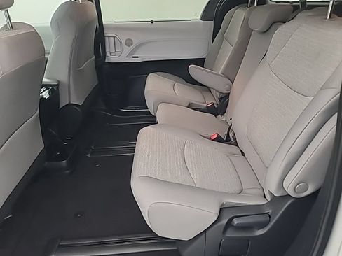 Used 2026 Toyota Sienna LE FWD image 20