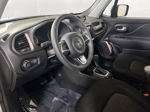Used 2023 Jeep Renegade Latitude image 9