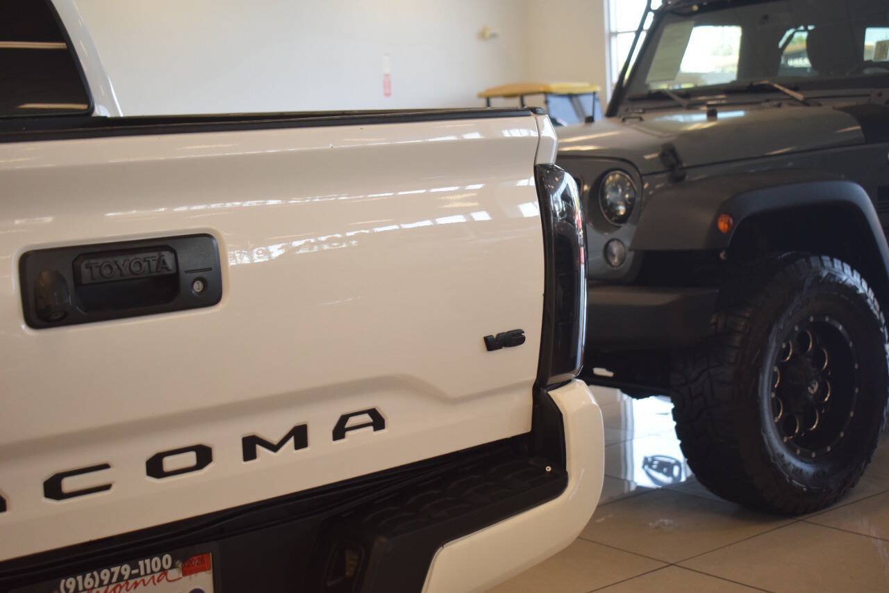Used 2017 Toyota Tacoma SR5 RWD image 21