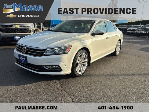 Used 2018 Volkswagen Passat 2.0T SE FWD image 1