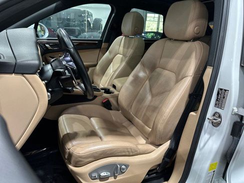 Used 2019 Porsche Macan AWD/4WD image 43
