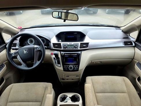 Used 2016 Honda Odyssey SE image 9