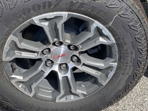 New 2026 GMC Sierra 1500 SLE w/ Max Trailering Package AWD/4WD image 4