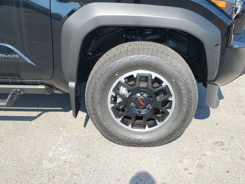Used 2026 Toyota Tacoma TRD Off-Road w/ TRD Off Road Upgrade Package AWD/4WD image 6