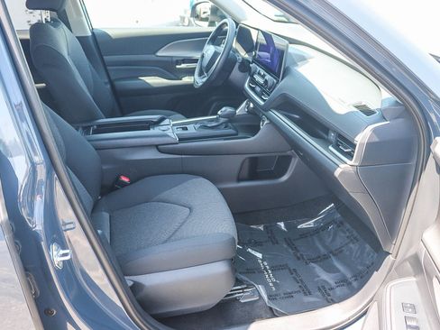 Certified 2025 Toyota Grand Highlander FWD image 17