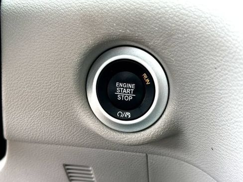 Used 2022 Chrysler Voyager LX FWD image 16