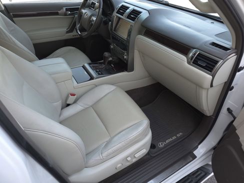 Used 2015 Lexus GX 460 image 49
