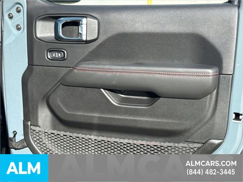 Used 2025 Jeep Wrangler Unlimited Rubicon image 17