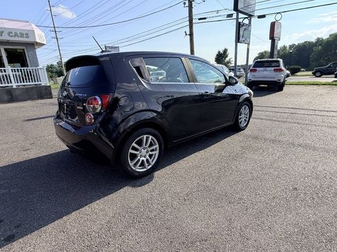 Used 2016 Chevrolet Sonic LT w/ Fun and Sun Package FWD image 6