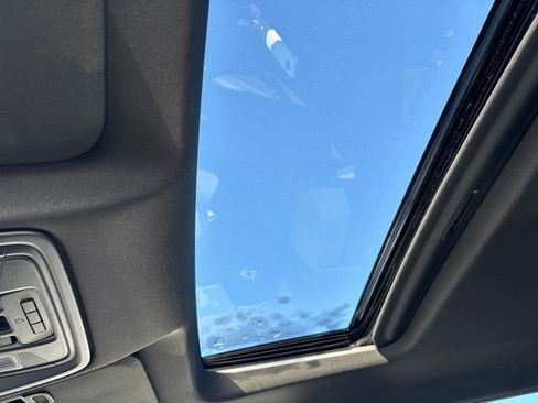 Used 2024 Chevrolet Silverado 2500 ZR2 w/ Technology Package image 22