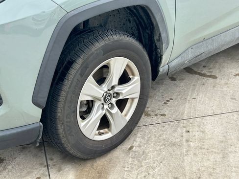 Used 2019 Toyota RAV4 XLE w/ Convenience Package AWD/4WD image 9