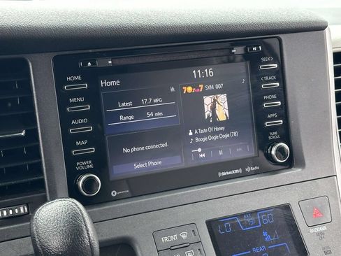 Used 2020 Toyota Sienna LE FWD image 3