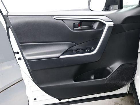 Used 2024 Toyota RAV4 LE image 9