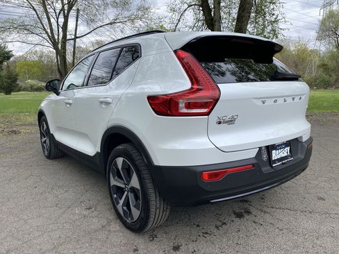 Used 2023 Volvo XC40 B5 Plus w/ Driver Assist Package AWD/4WD image 5