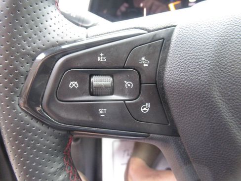 Used 2024 Chevrolet Trax RS FWD image 29