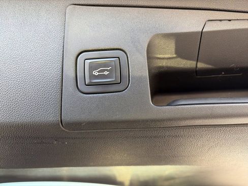 Used 2017 Cadillac XT5 Base image 9