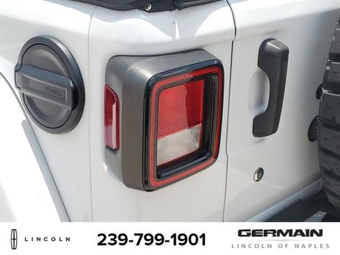 Used 2019 Jeep Wrangler Unlimited Sahara AWD/4WD image 15