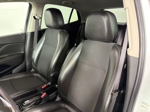 Used 2021 Buick Encore Preferred AWD/4WD image 13