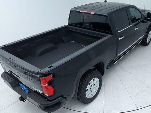 Used 2024 Chevrolet Silverado 2500 High Country w/ Technology Package AWD/4WD image 16
