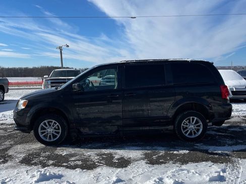 Used 2014 Dodge Grand Caravan SXT w/ UConnect Hands-Free Group image 2