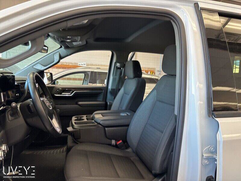 Used 2024 GMC Sierra 1500 Elevation AWD/4WD image 4