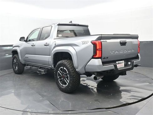 Used 2025 Toyota Tacoma TRD Sport image 3