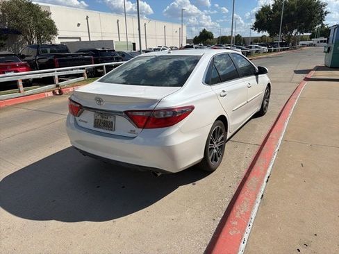 Used 2016 Toyota Camry SE image 5