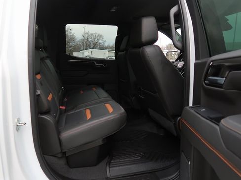 Certified 2022 GMC Sierra 1500 AT4 w/ AT4 Premium Package image 33